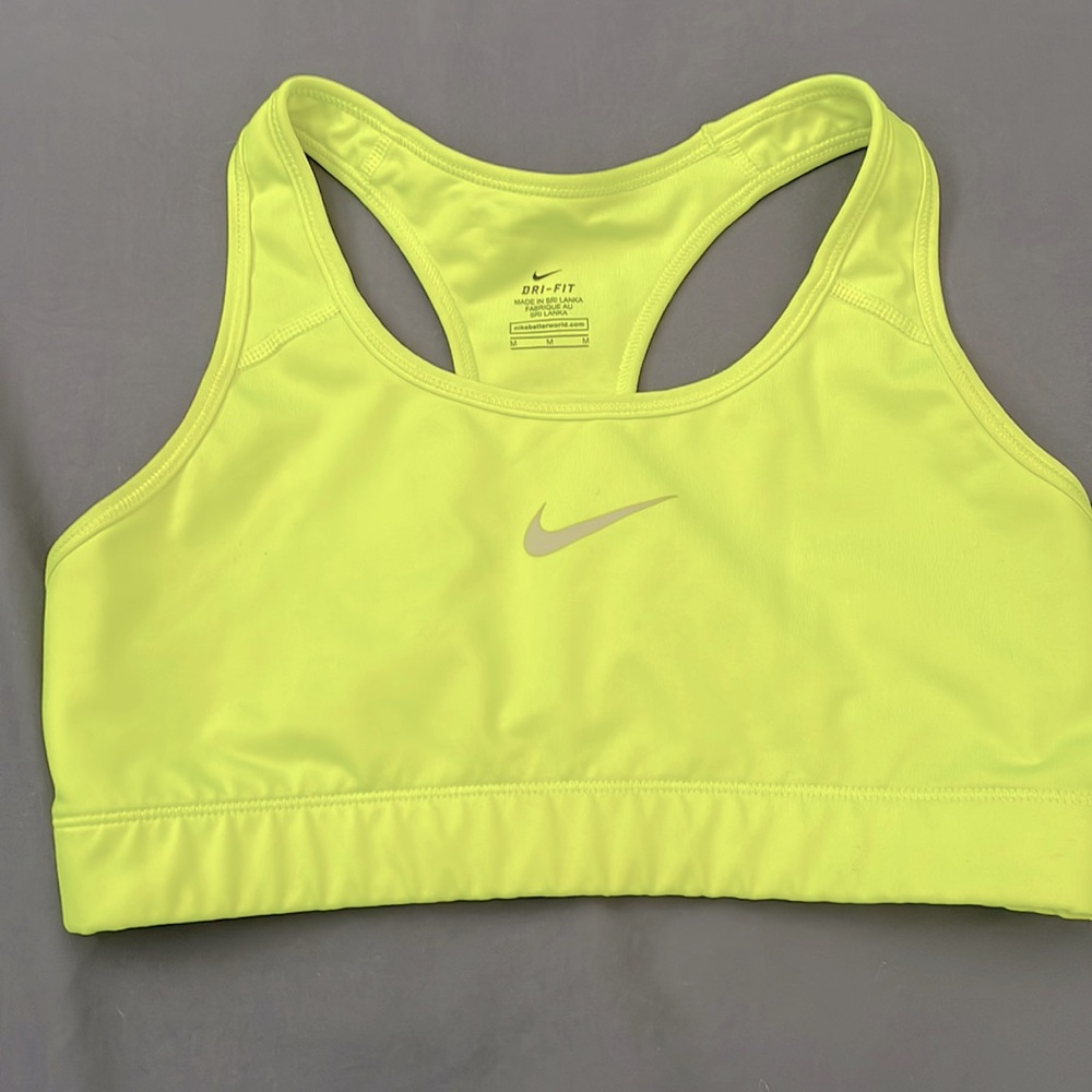 Nike highlighter yellow sports bra 🎾